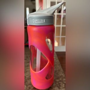 Barely used water bottle in excellent condition.